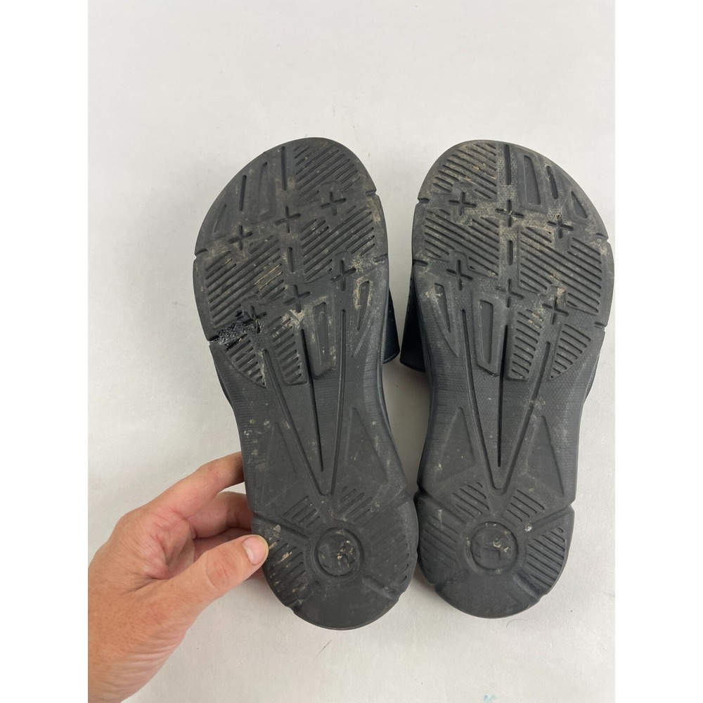 Under armour Sandals Youth Size 5 Black Slip On 4D Foam - Picture 6 of 10